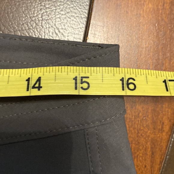 Eddie Bauer gray cropped hiking nylon pants womens size 8. Like new condition - Picture 7 of 9